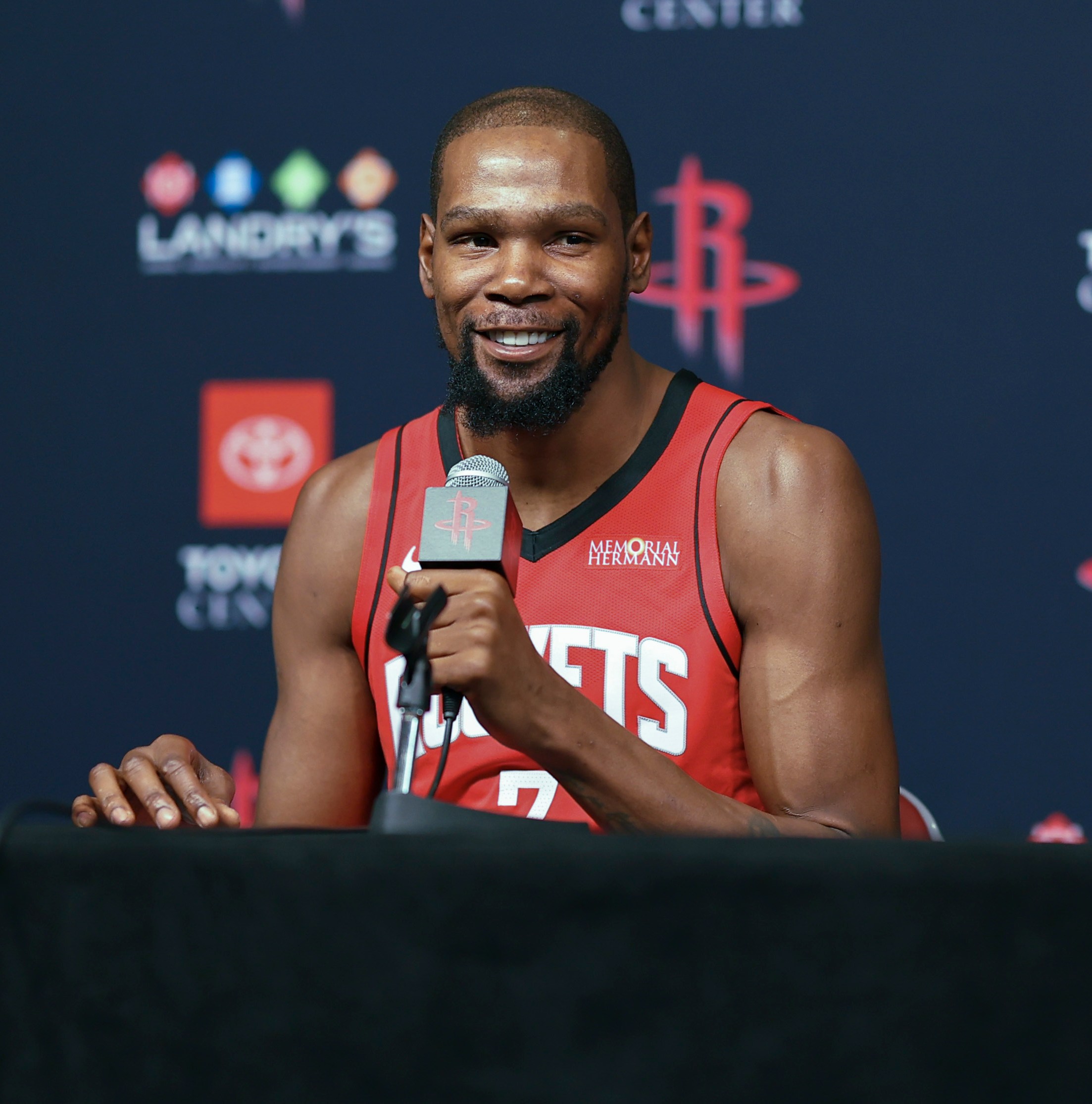 Kevin Durant “sees himself signing” an extension with the Rockets