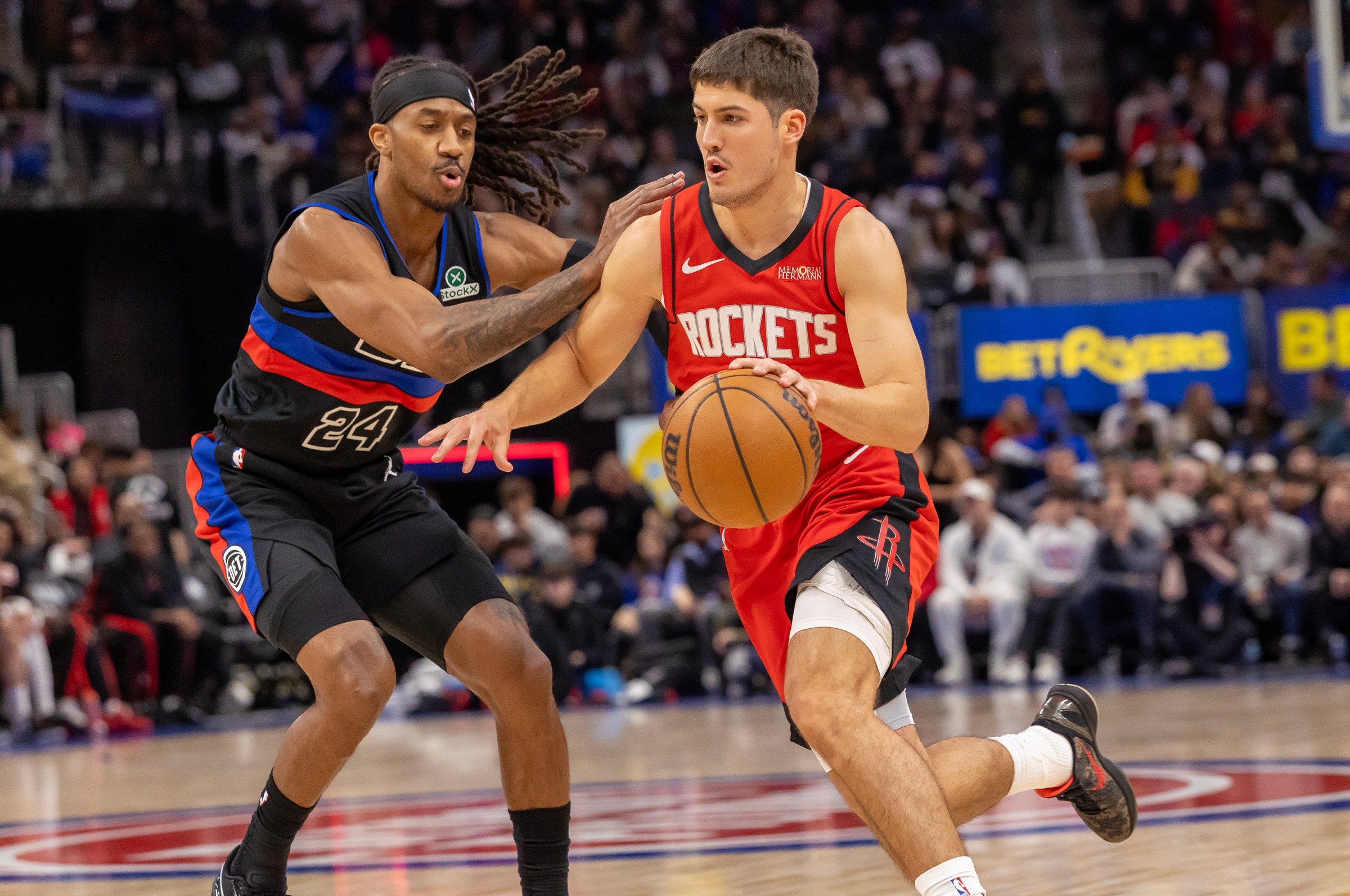 Rockets rebound with 111-104 victory over Pistons