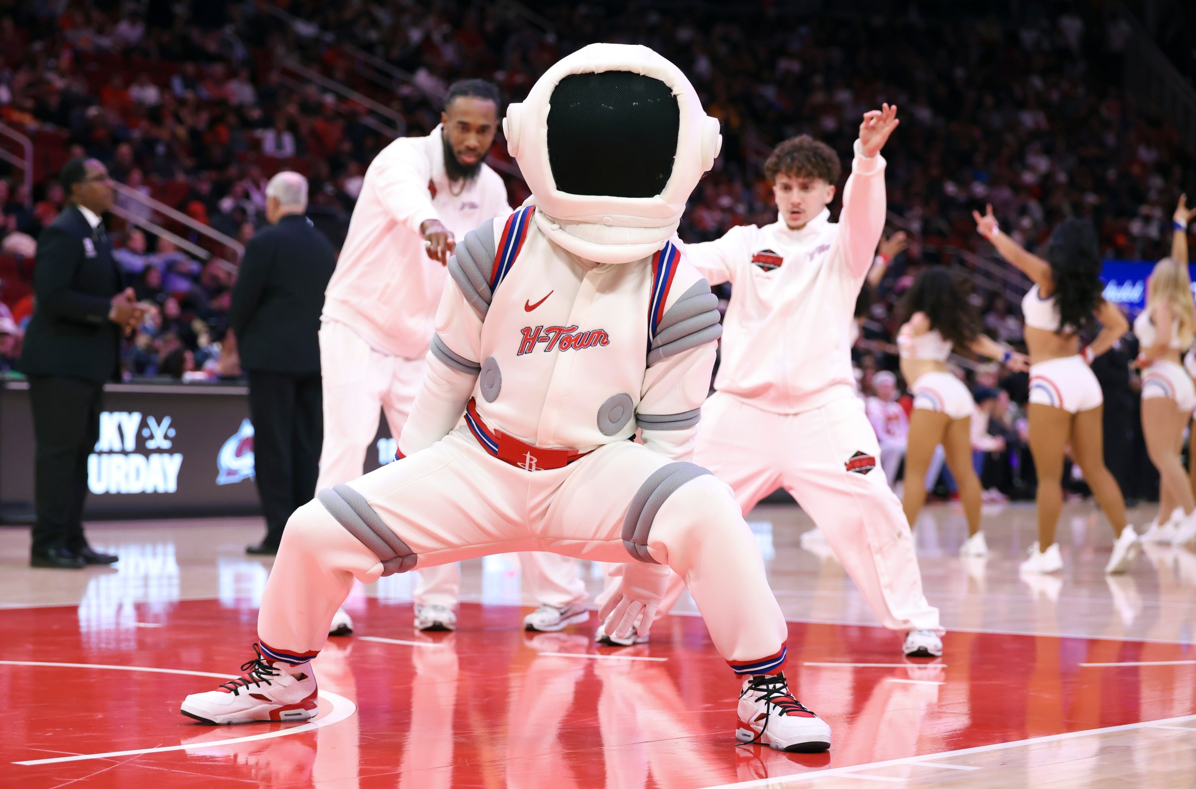 Rockets Fly To Atlanta To See Hawks