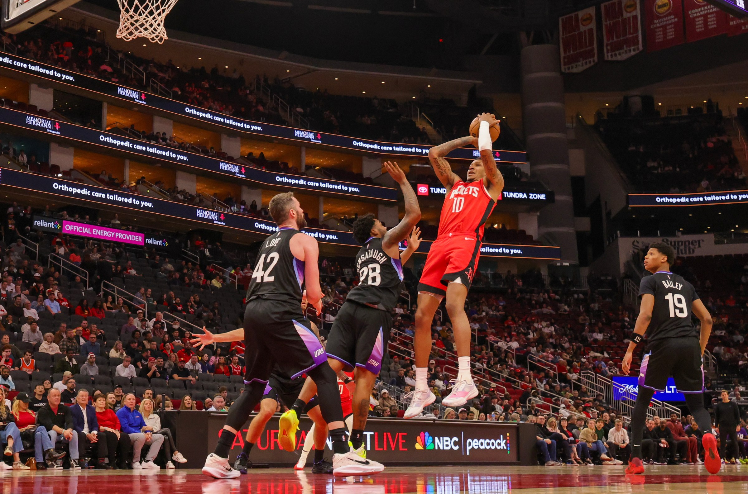 Rockets razz Jazz 125-105