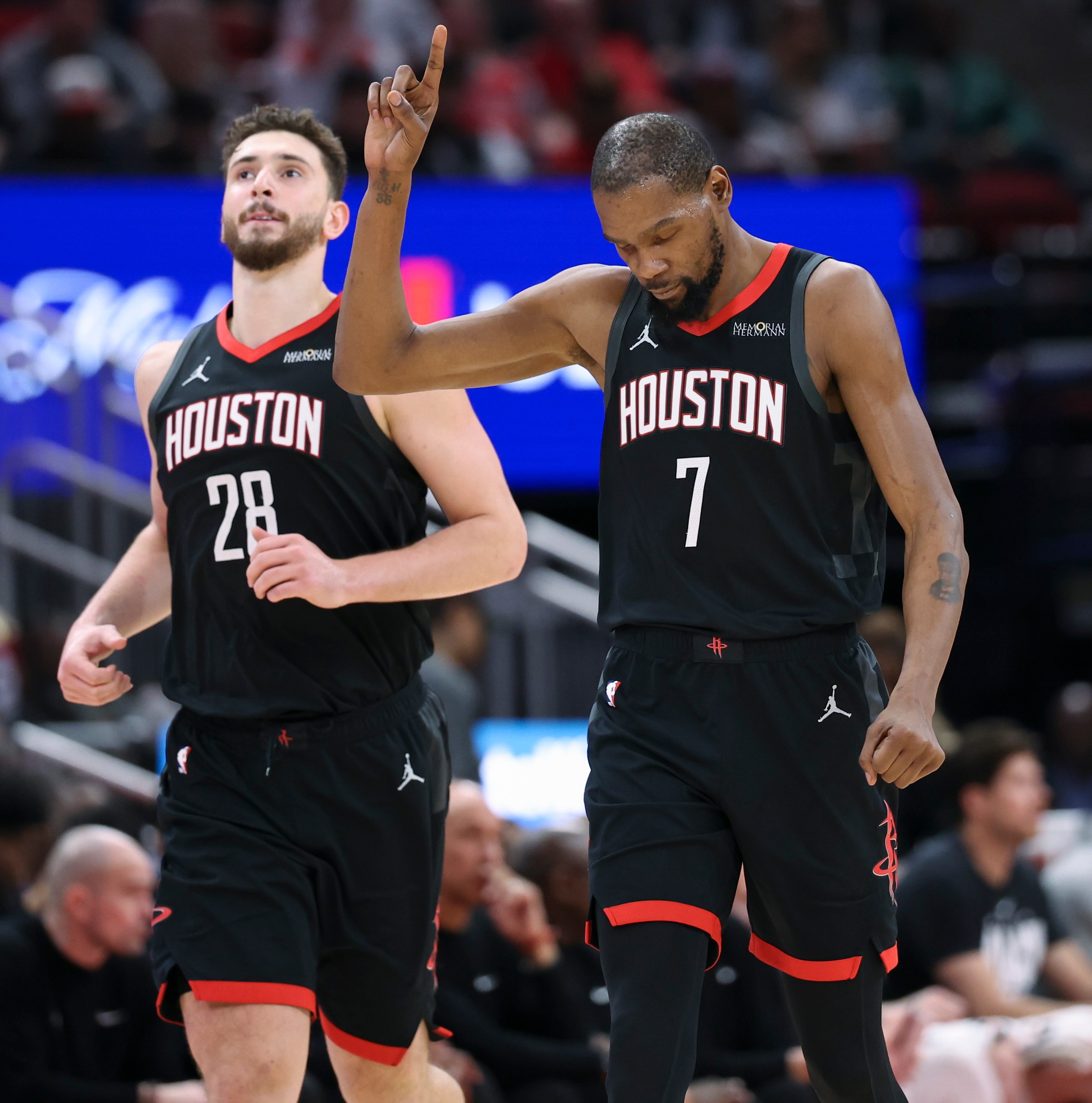 Rockets blowout Kings at home 128-97