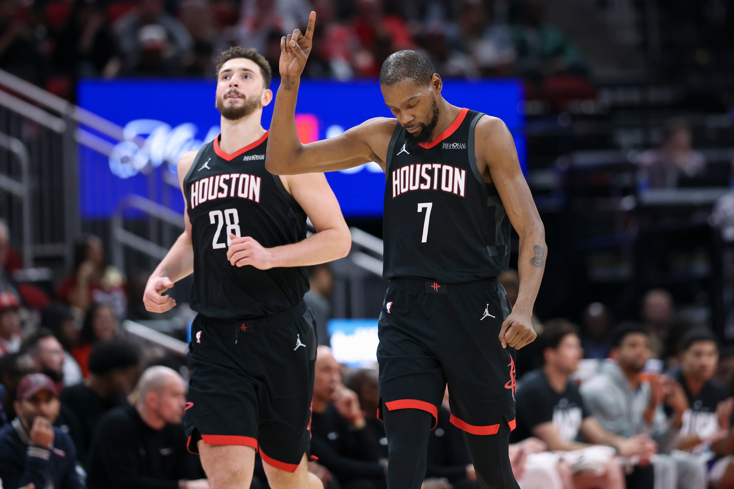 Rockets blowout Kings at home 128-97